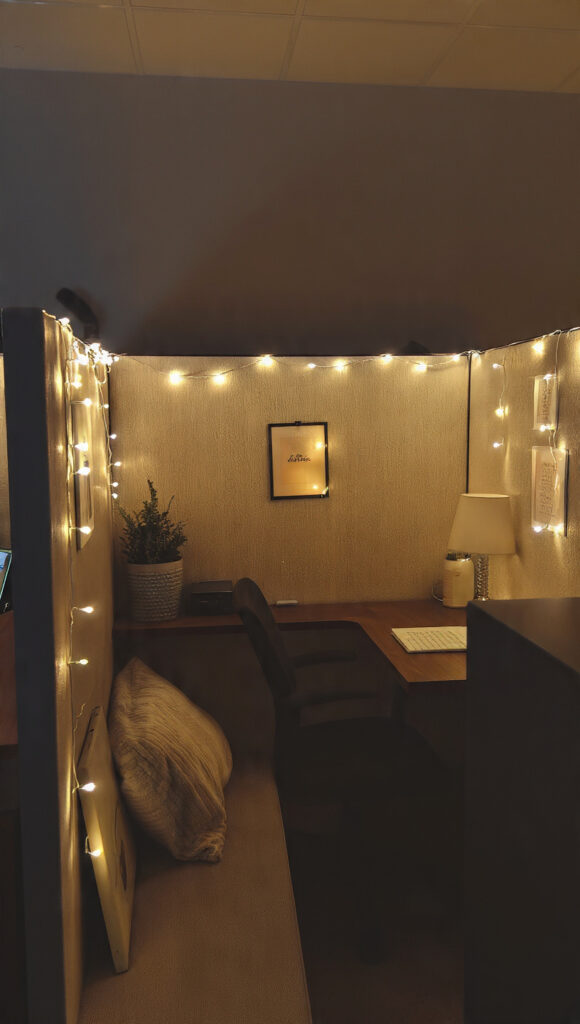 20 Cubicle Decor Ideas to Make Your Workspace Feel Less Like a Cubicle - Decor Lads