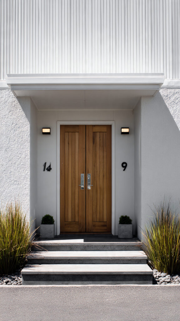 20 Front Door Decor Ideas to Instantly Boost Your Home’s Curb Appeal (Stylish & Welcoming Designs) 7 20 Front Door Decor Ideas to Instantly Boost Your Home’s Curb Appeal (Stylish & Welcoming Designs) - Decor Lads