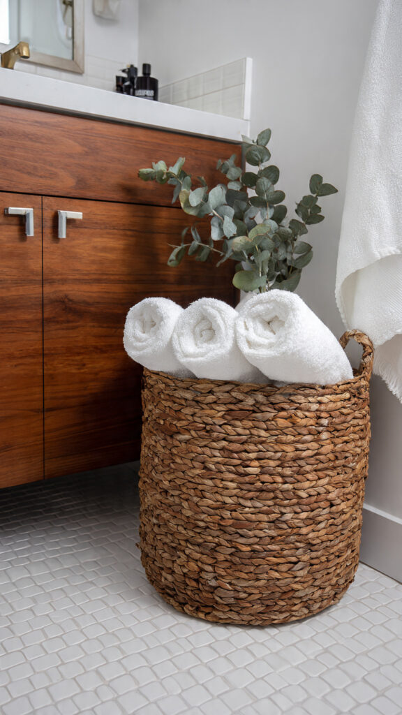 20 Guest Bathroom Decor Ideas to Make Every Visitor Feel Like a VIP - Decor Lads